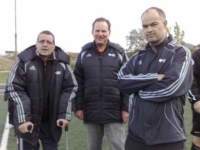 Alec Connor, Svein Kåre Stjern og Geir Åge Sylte før kampen mot Dahle. (Foto: Asbjørn Vik)