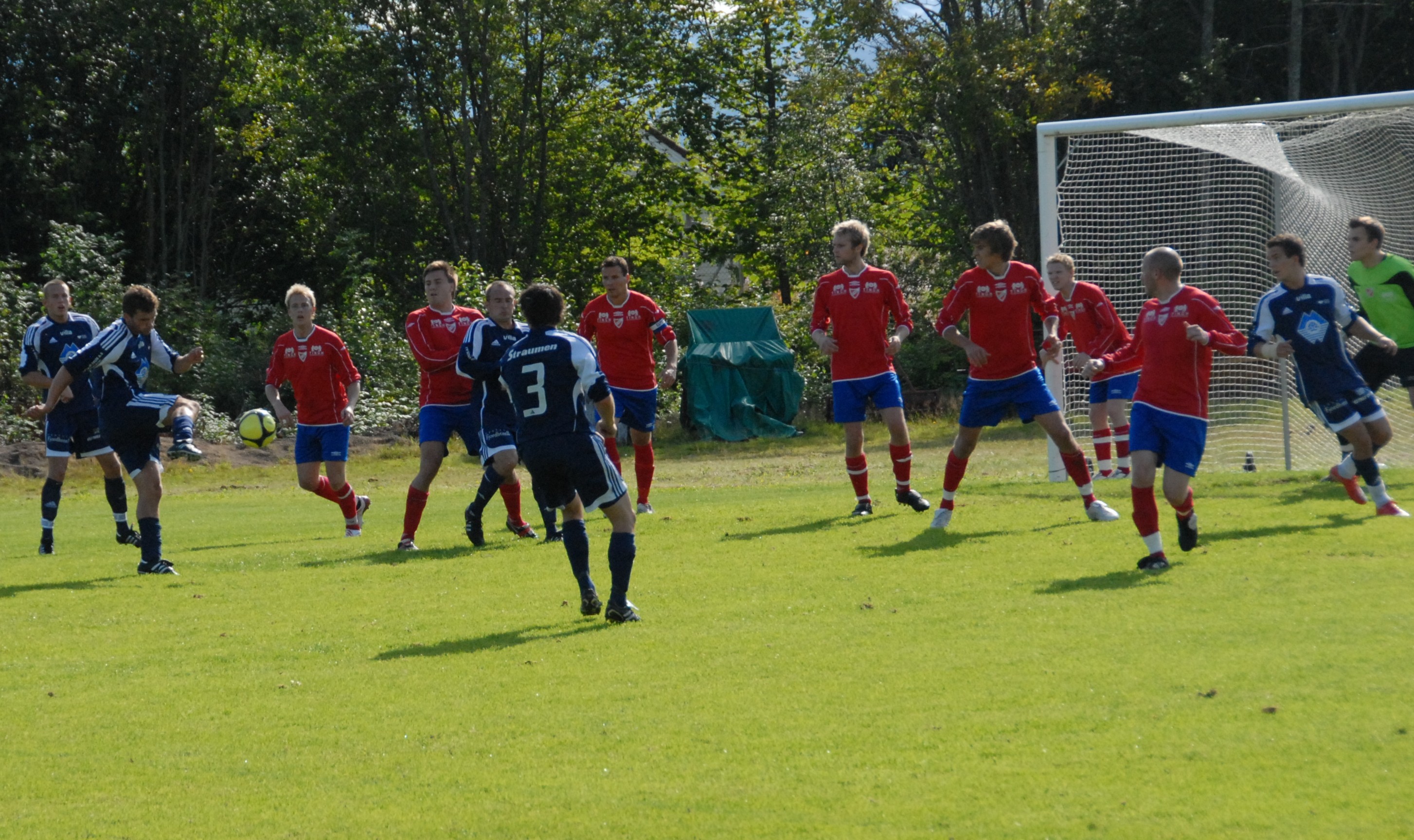 Alexander Connor fyrer av tidleg i kampen. (Foto: Kaims)