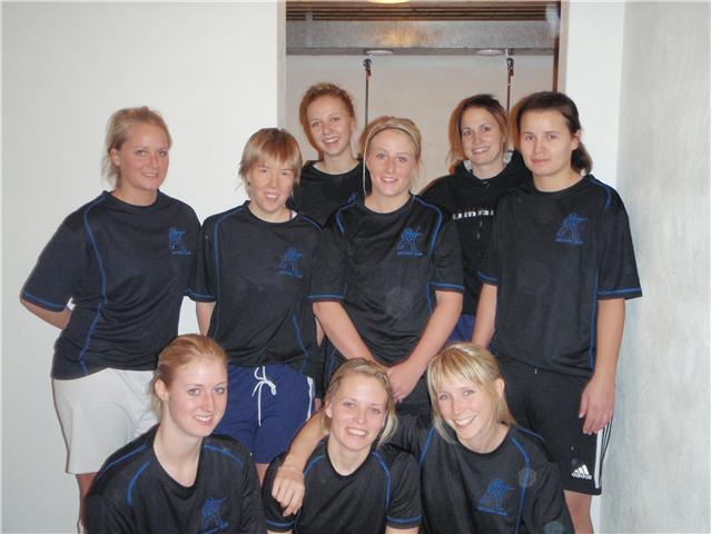 Bak fv: Solveig Bergheim, Ranveig Elgsås (k), Lise Domaas, Sandra Vik, Veronika Domaas, Monika Slemmen. Framme fv: Mona Liabø, Sandra Akselvoll og Nina Karlsnes.