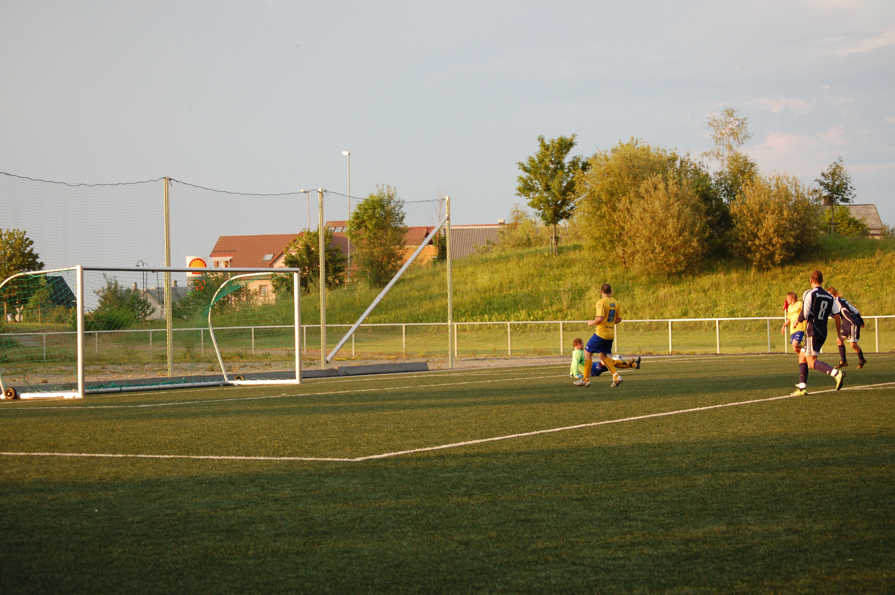 Elling Olafsen har sjansen til å sette inn 2-0 i andre omgang. (Foto: Kaims)