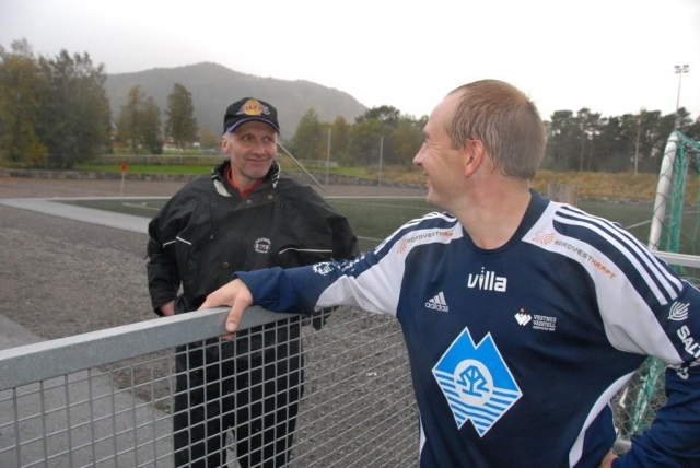 Meistermøte: Bjarne Nerheim (tv) og Ronny Leikarnes. (Foto: GK)