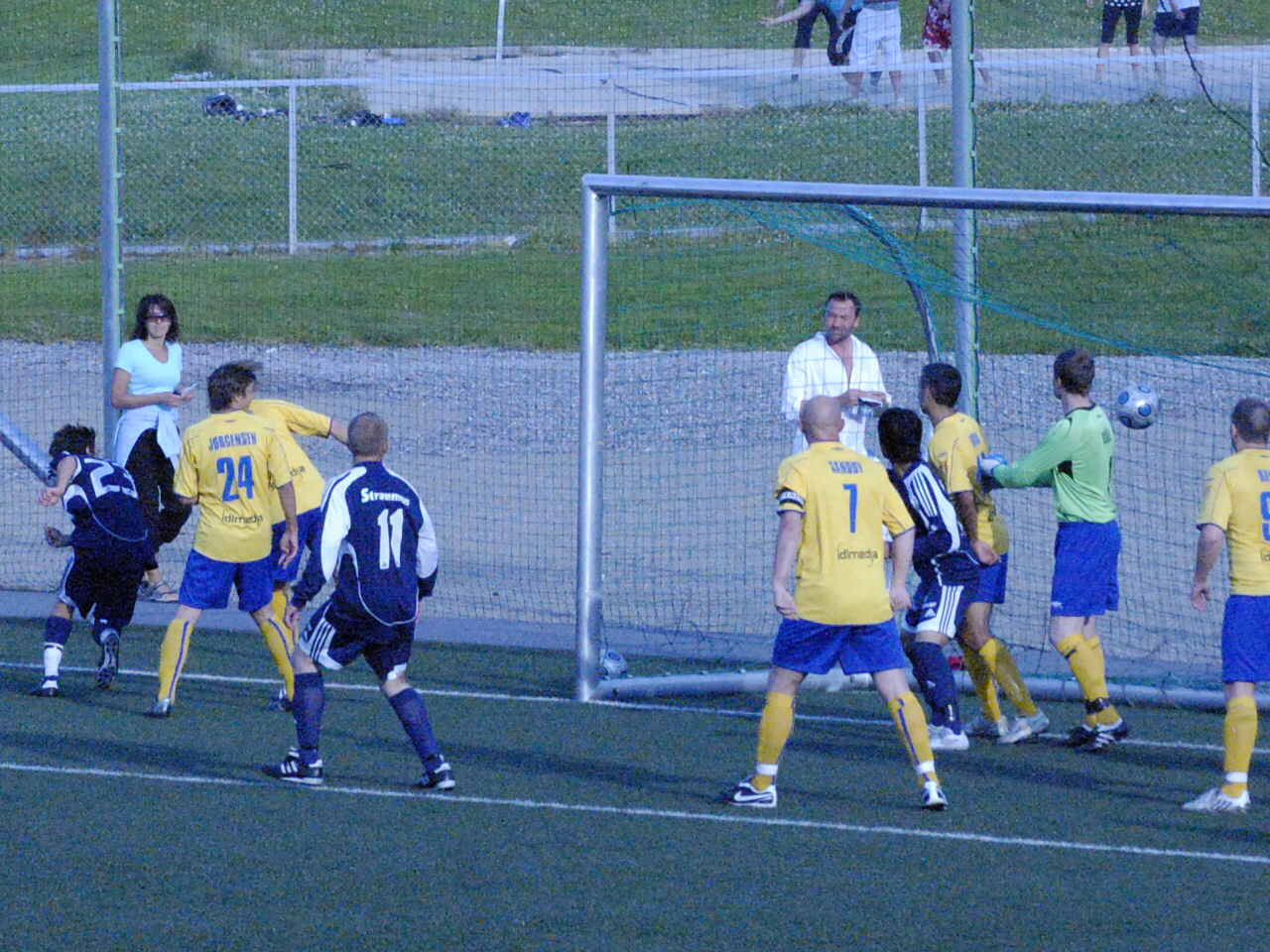 Vegard Ellingseter headar inn 1-0. (Foto: Kai Magne Stokkeland