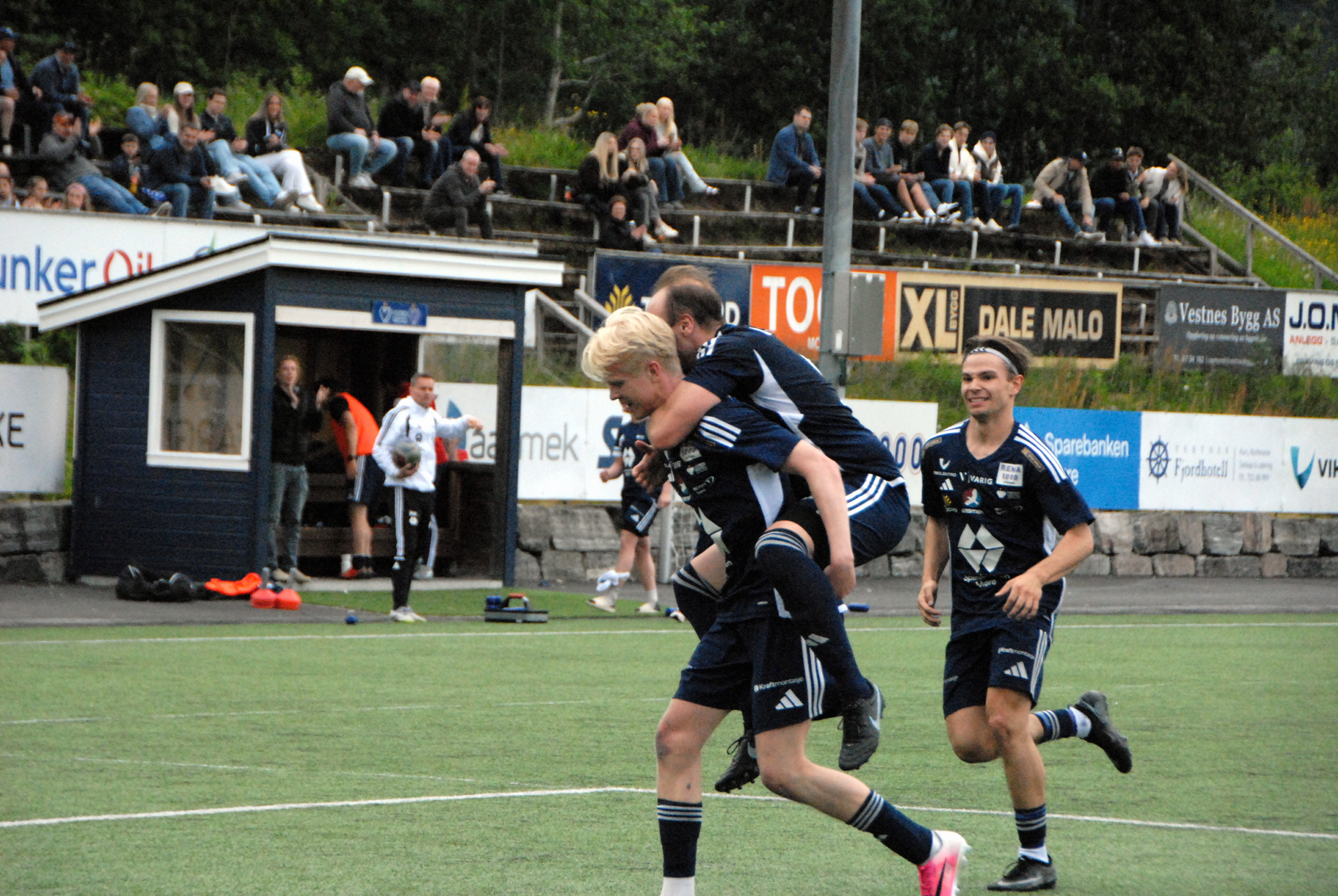 Bildeserie frå kampen mot Hjelset-Kleive