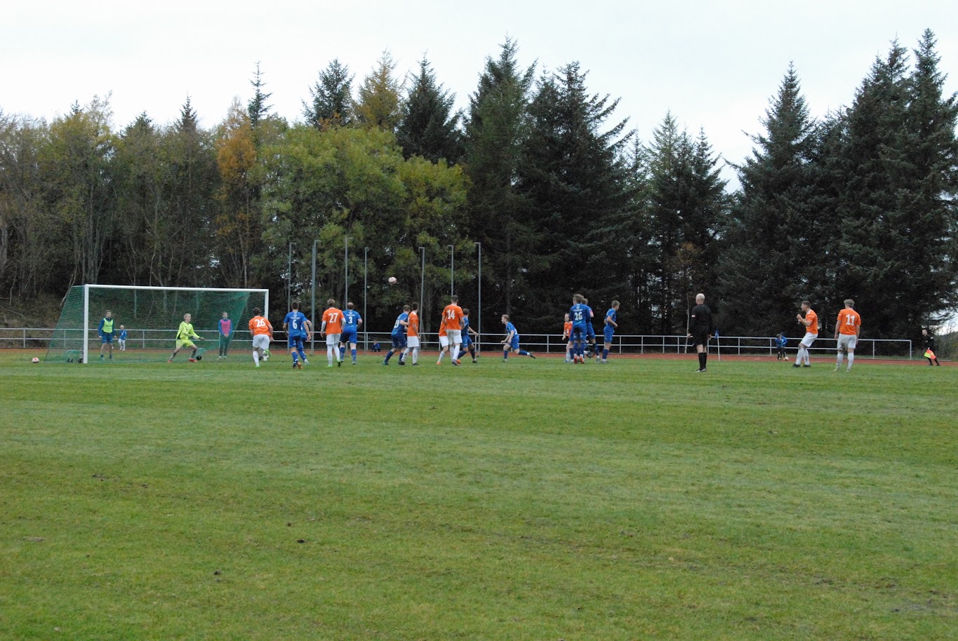 Amund Stavem reduserer på frispark.