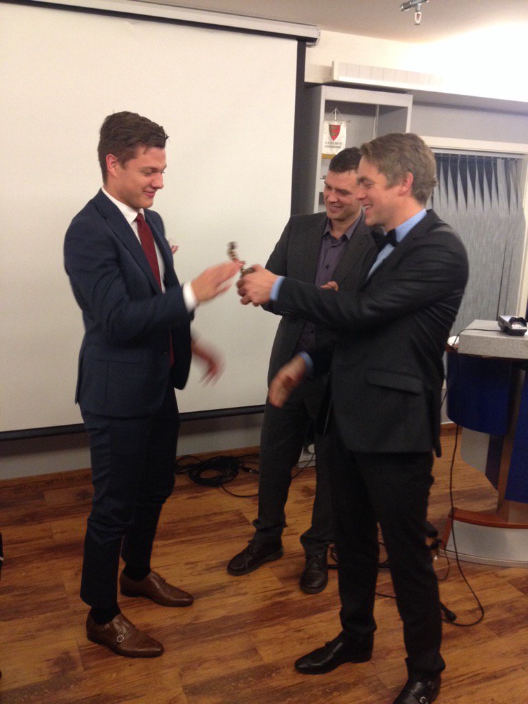 Connor og Hoem med årets spelar, Stavem.